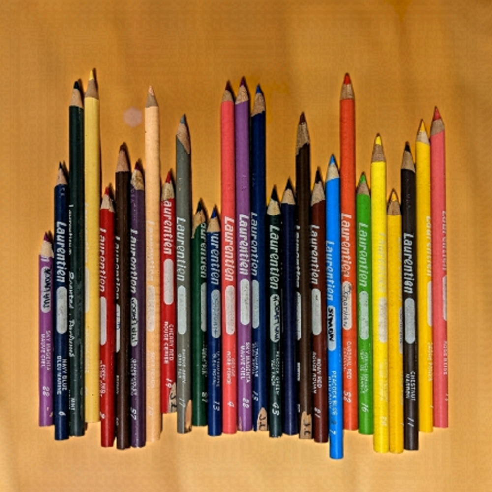 Vintage Laurentien color pencil set of 27 PCs